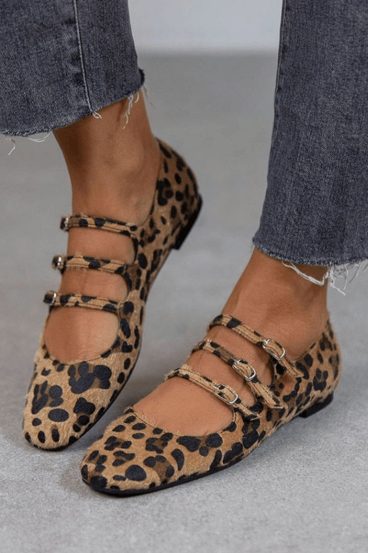 Nelly | Zapatos planos con triple hebilla print leopardo