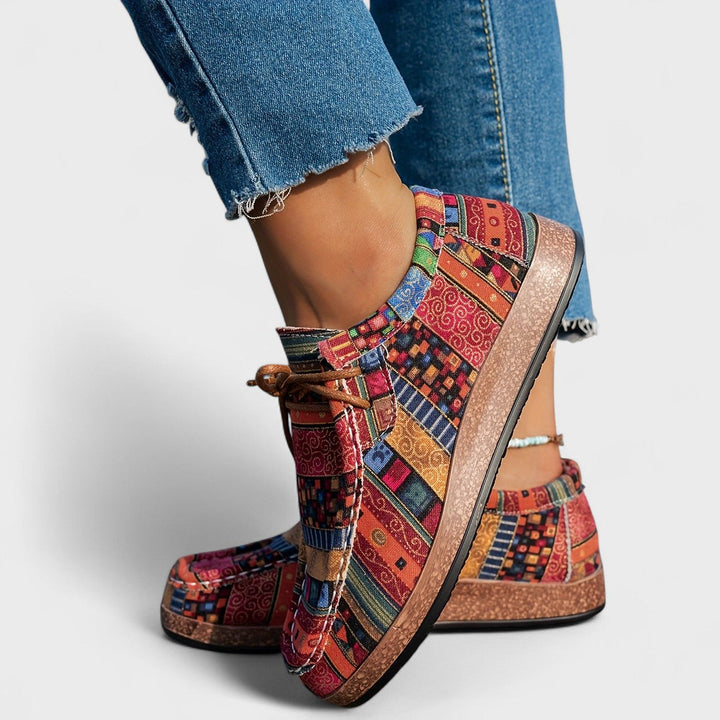 Silvina | Zapatillas livianas con estampado étnico