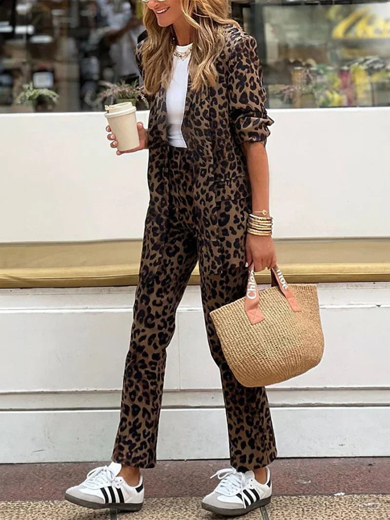 Marcia Andrea | Conjunto animal print de blazer y pantalón
