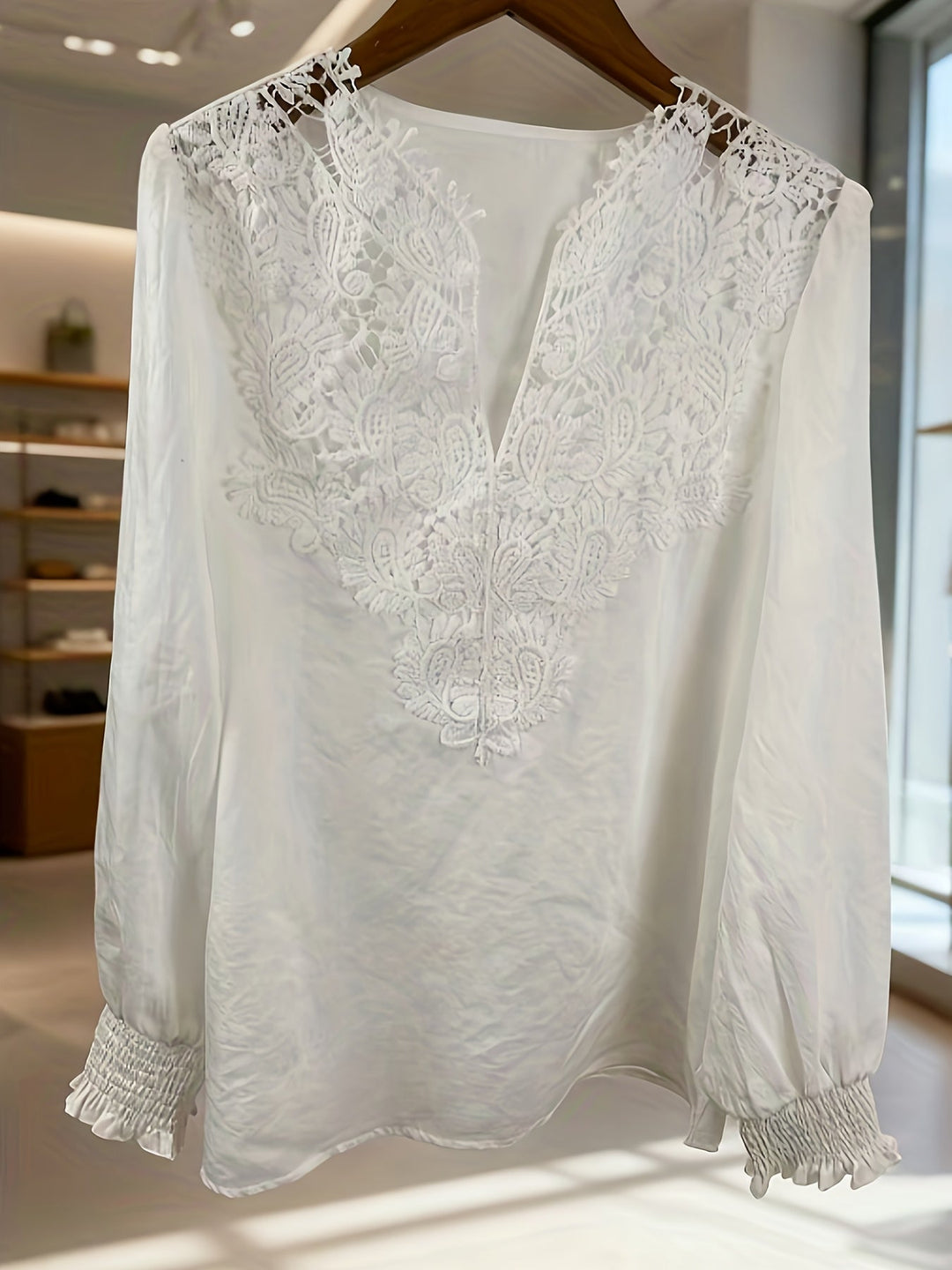 Antonieta | Blusa escote V con calado