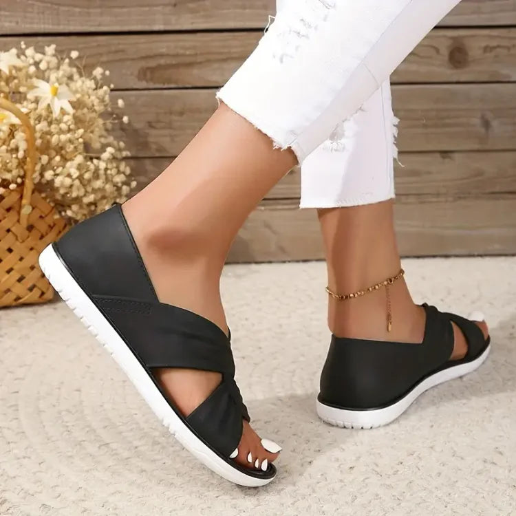 Belinda | Sandalias de tiras cruzadas con plantilla acolchada