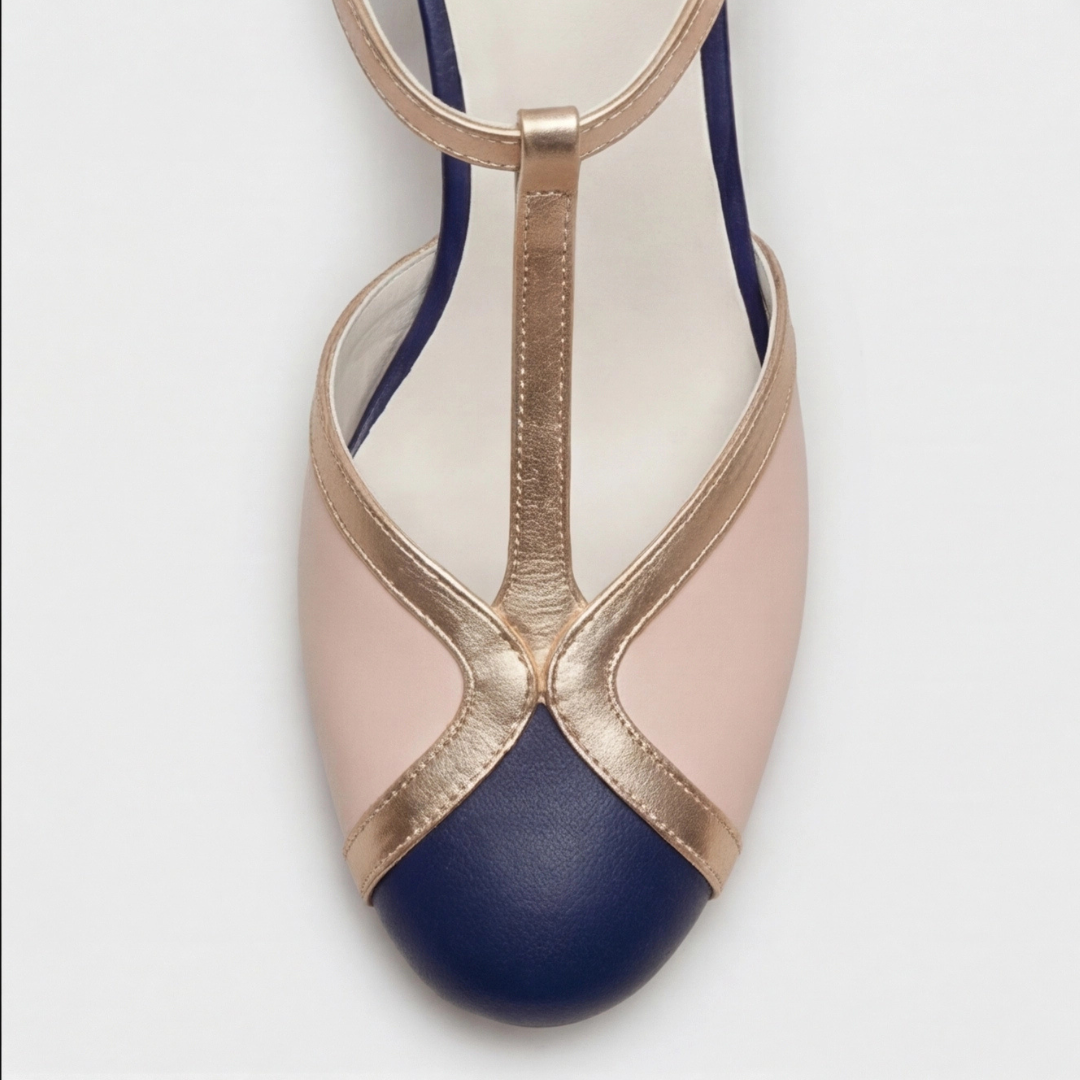 Nuria | Zapato de taco con pulsera en T y punta cerrada