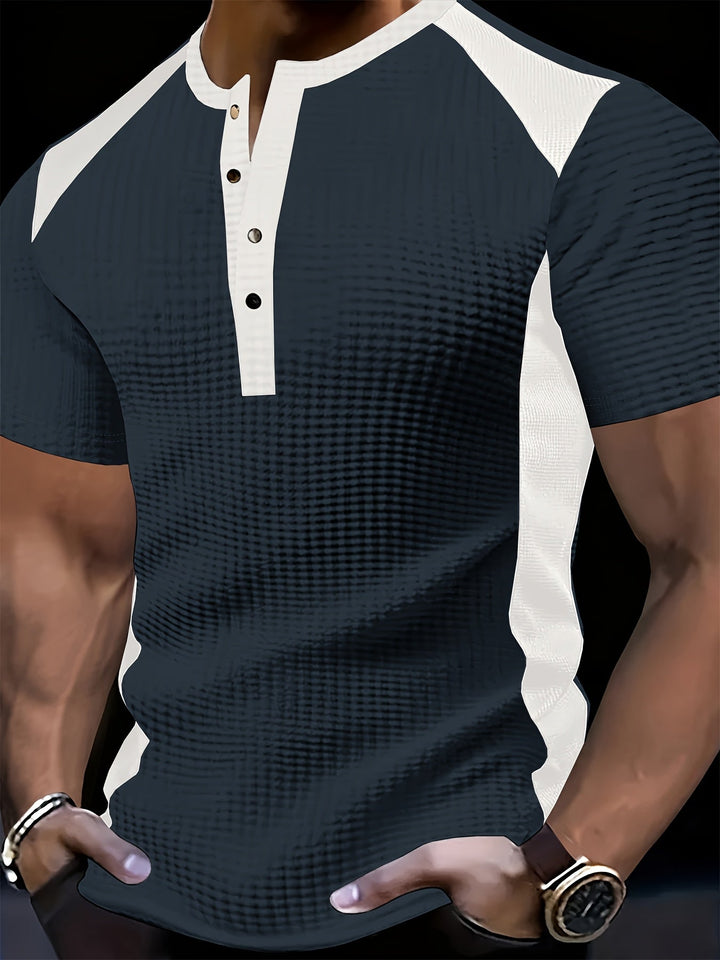 Marcial | Polera henley texturada con contrastes