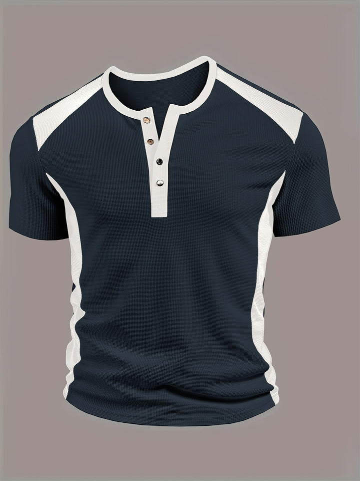 Marcial | Polera henley texturada con contrastes
