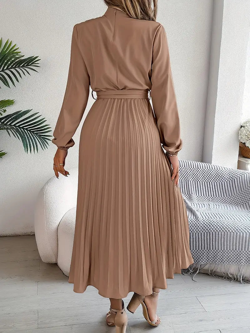 María Constanza | Vestido midi plisado con cinturón