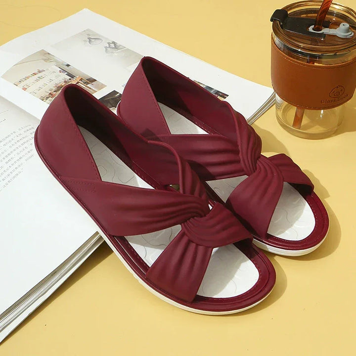 Belinda | Sandalias de tiras cruzadas con plantilla acolchada