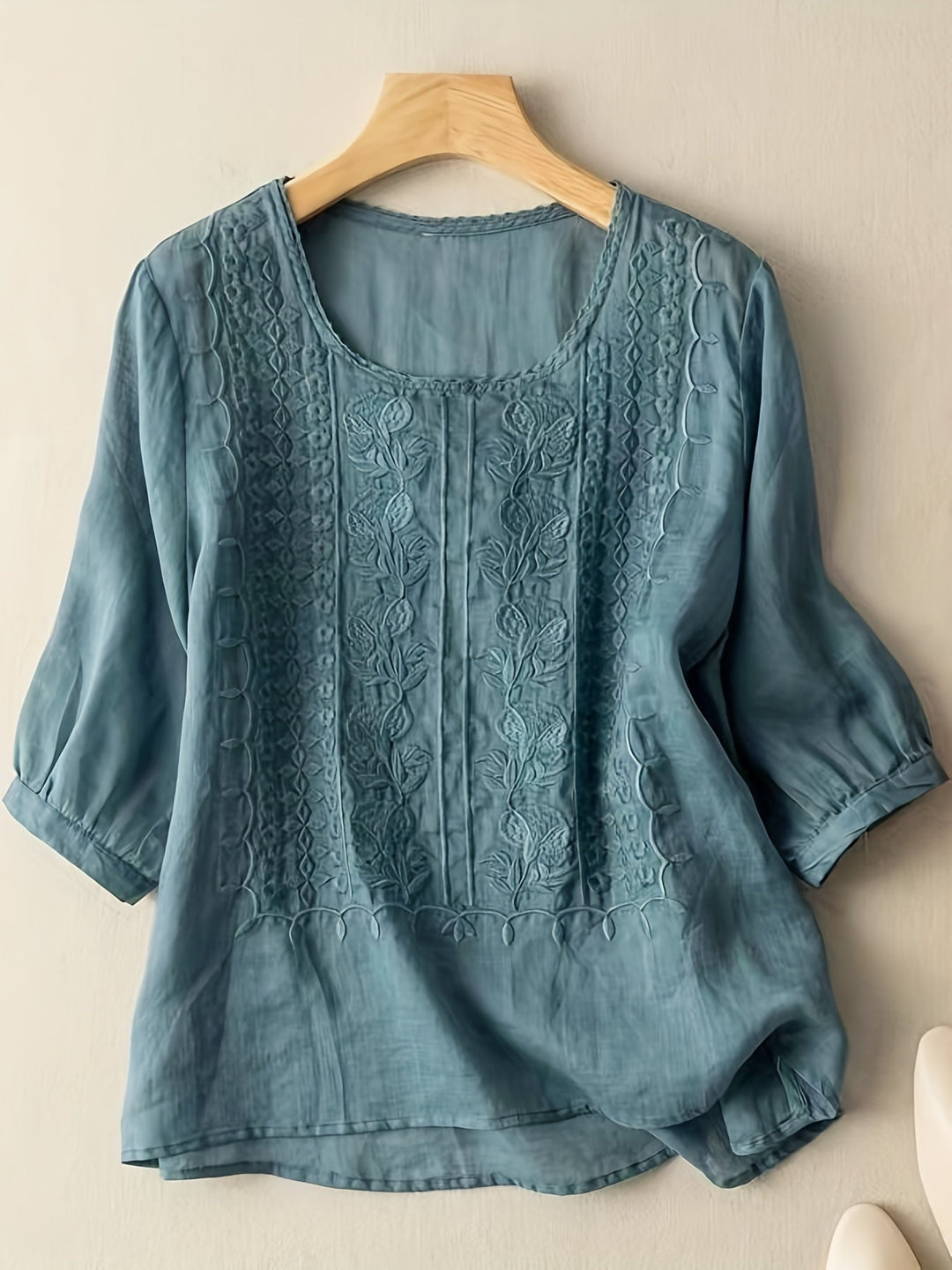 María Nieves | Blusa bordada cuello redondo
