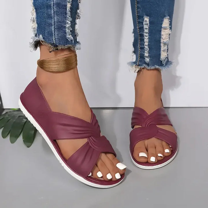 Belinda | Sandalias de tiras cruzadas con plantilla acolchada