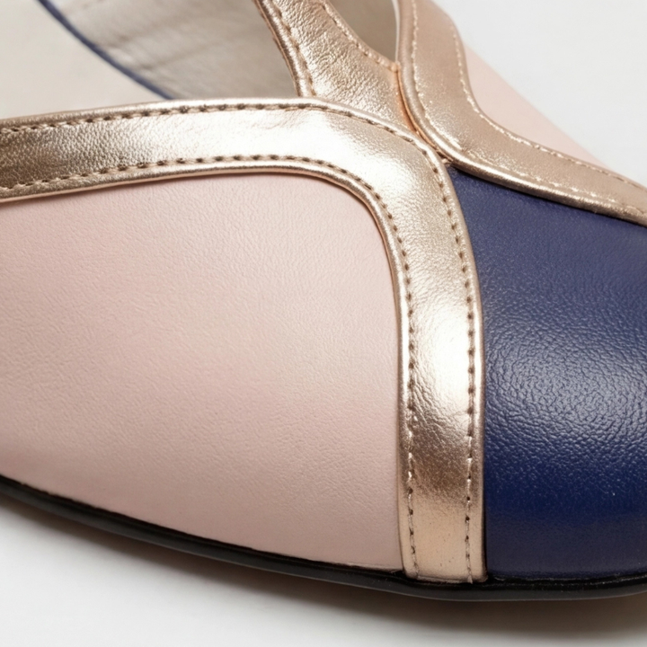 Nuria | Zapato de taco con pulsera en T y punta cerrada