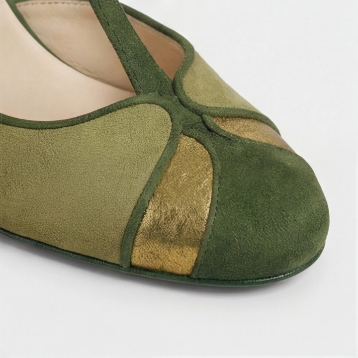 Damaris | Zapatos de taco con pulsera en T de gamuza
