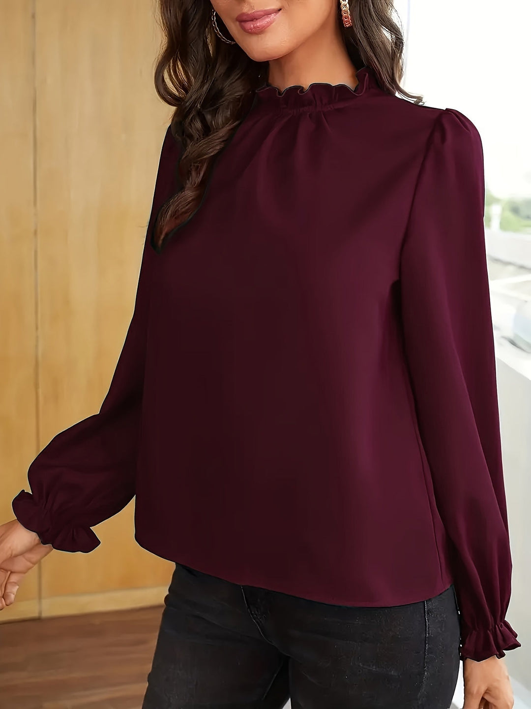 Melanie | Blusa de cuello alto con volantes y mangas abullonadas