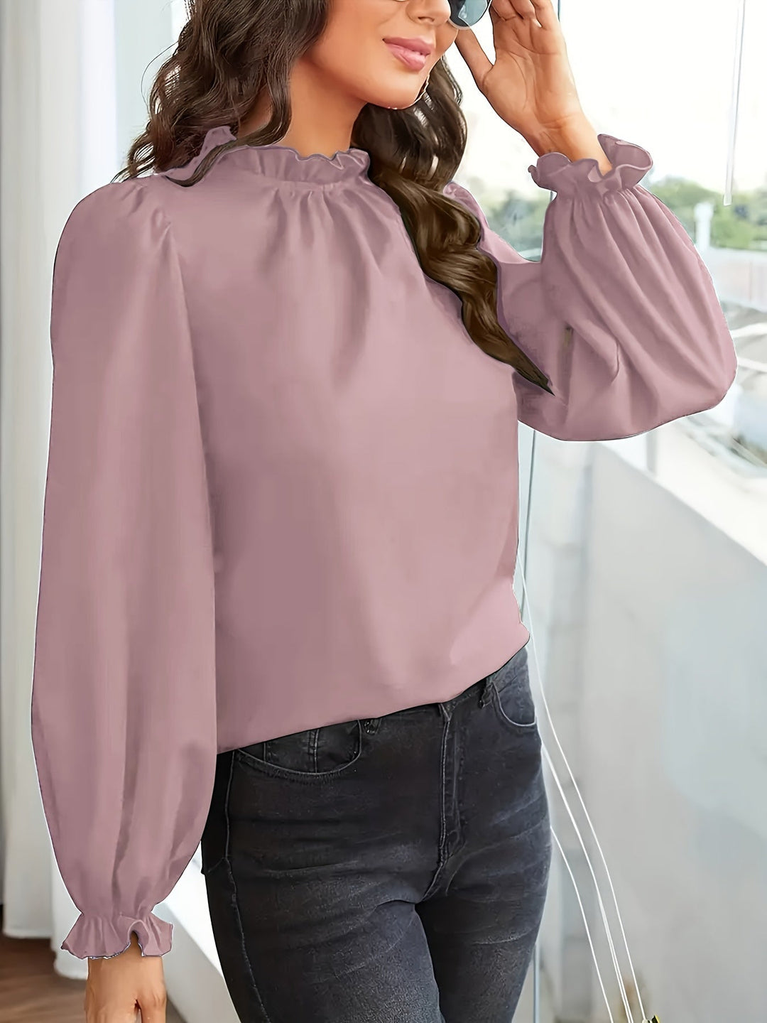 Melanie | Blusa de cuello alto con volantes y mangas abullonadas