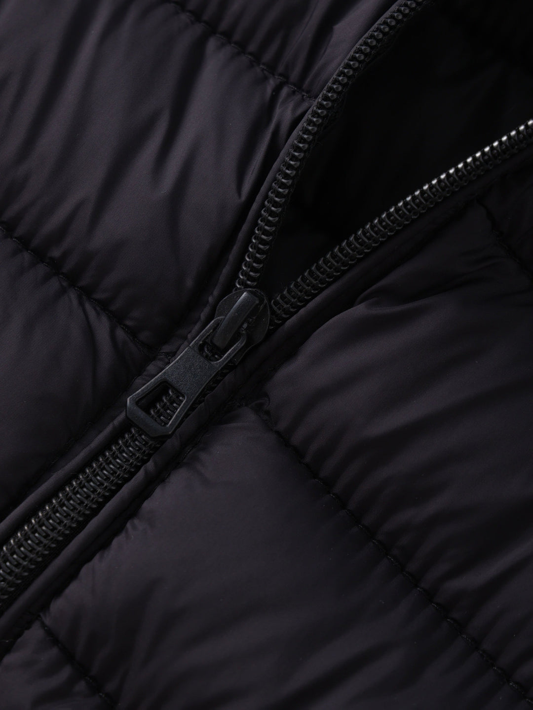Pascale | Parka acolchada liviana con cuello alto