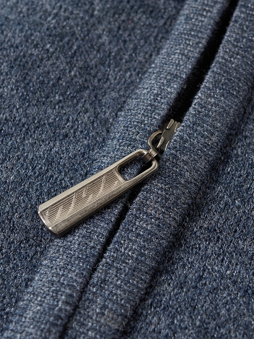 Dylan | Sweater con cuello alto y media cremallera