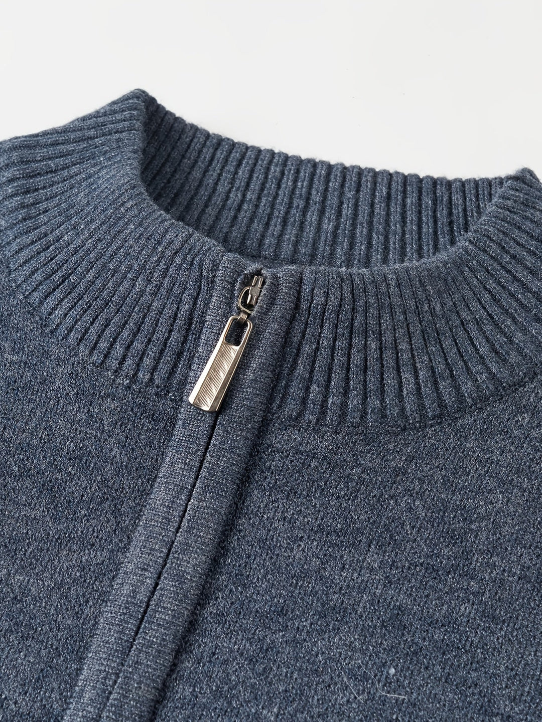 Dylan | Sweater con cuello alto y media cremallera