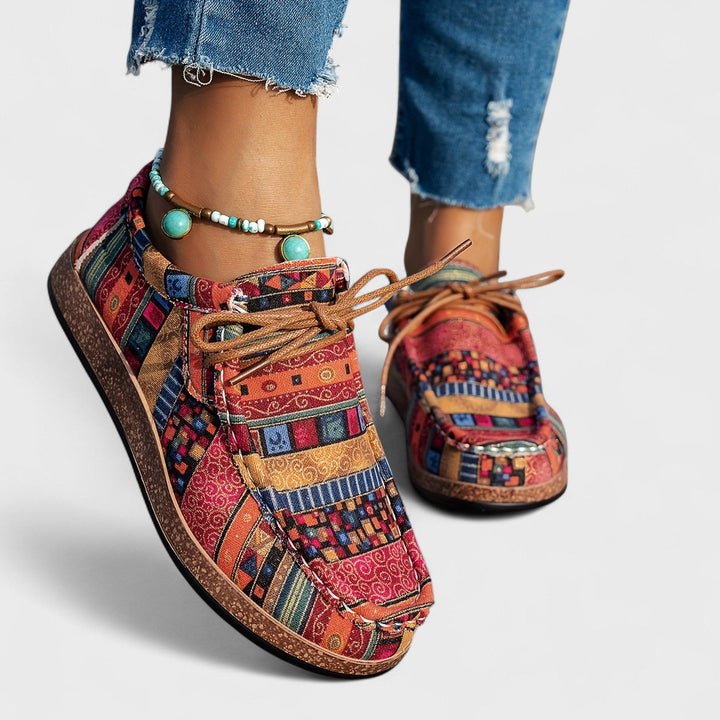 Silvina | Zapatillas livianas con estampado étnico