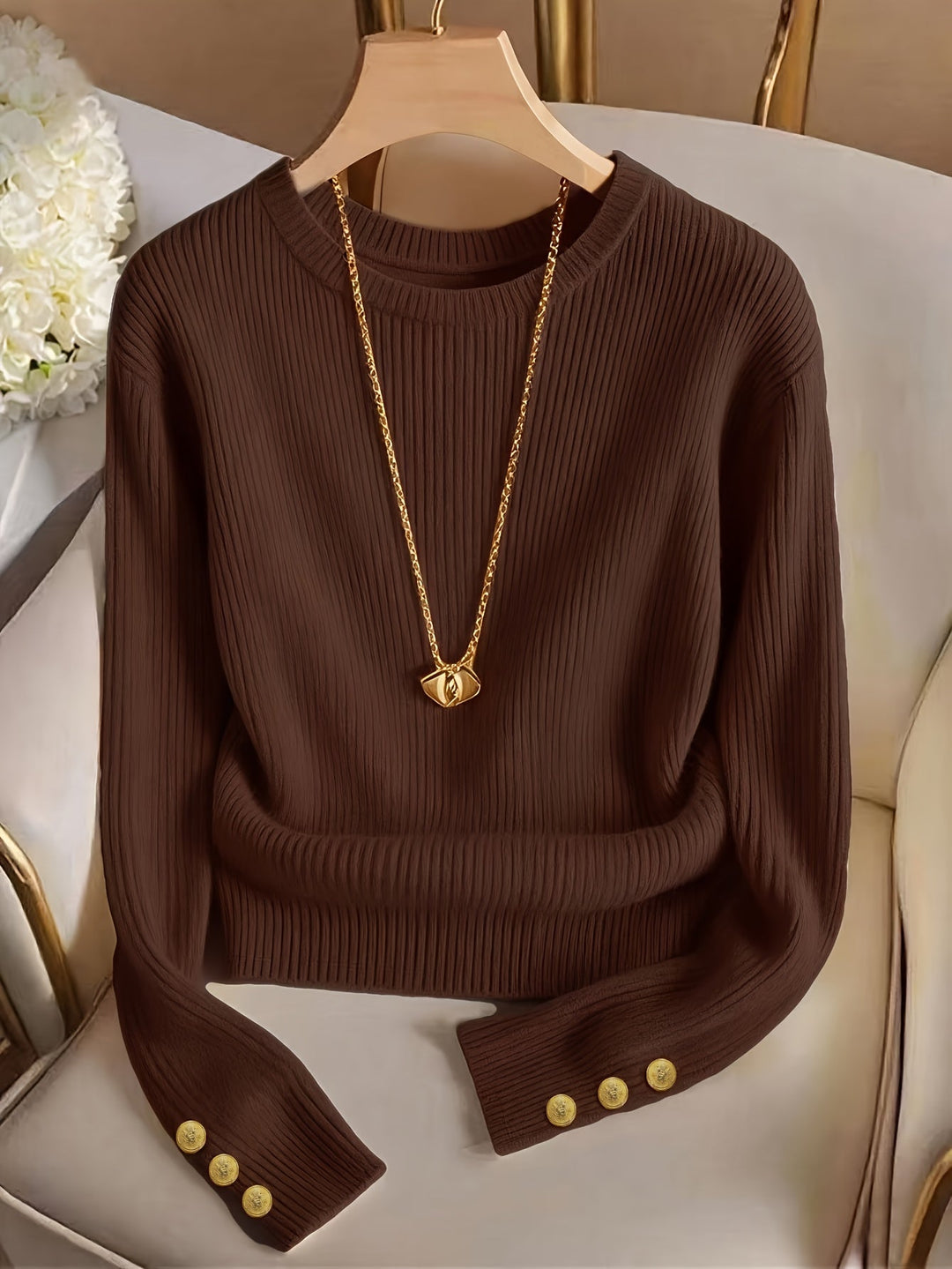 Kimberly | Sweater acanalado con botones en puños