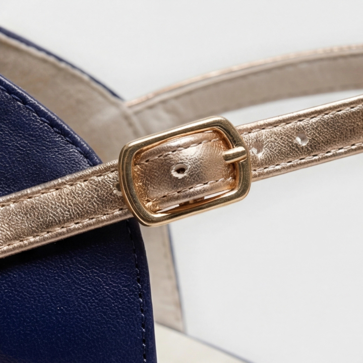 Nuria | Zapato de taco con pulsera en T y punta cerrada