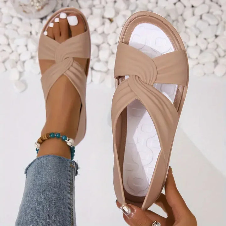 Belinda | Sandalias de tiras cruzadas con plantilla acolchada