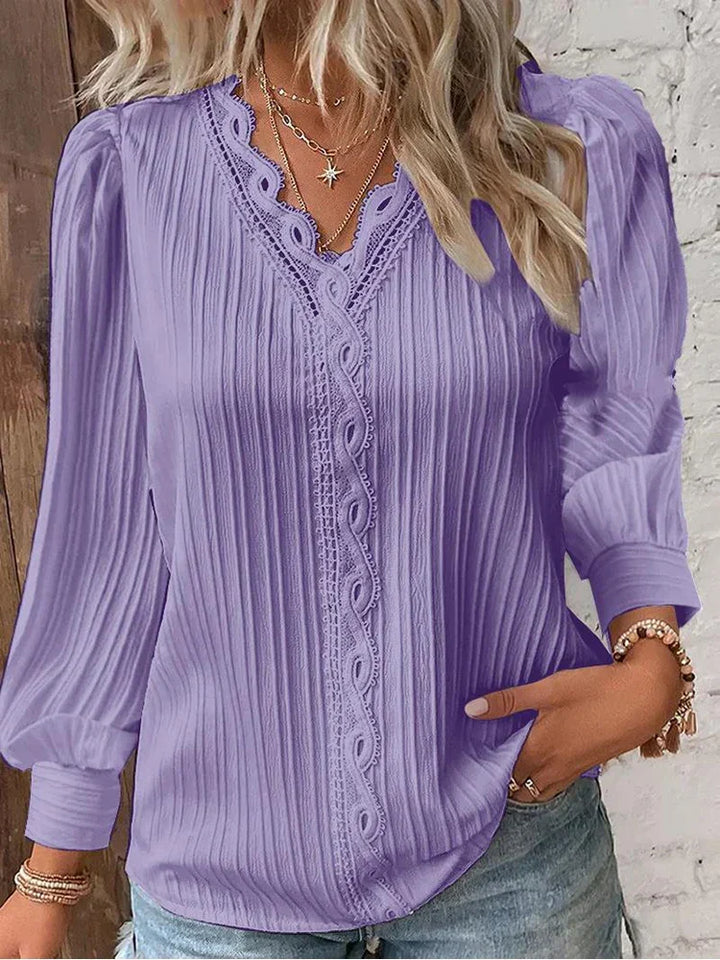 Daniela Paz | Blusa con encaje en el escote