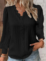 Daniela Paz | Blusa con encaje en el escote