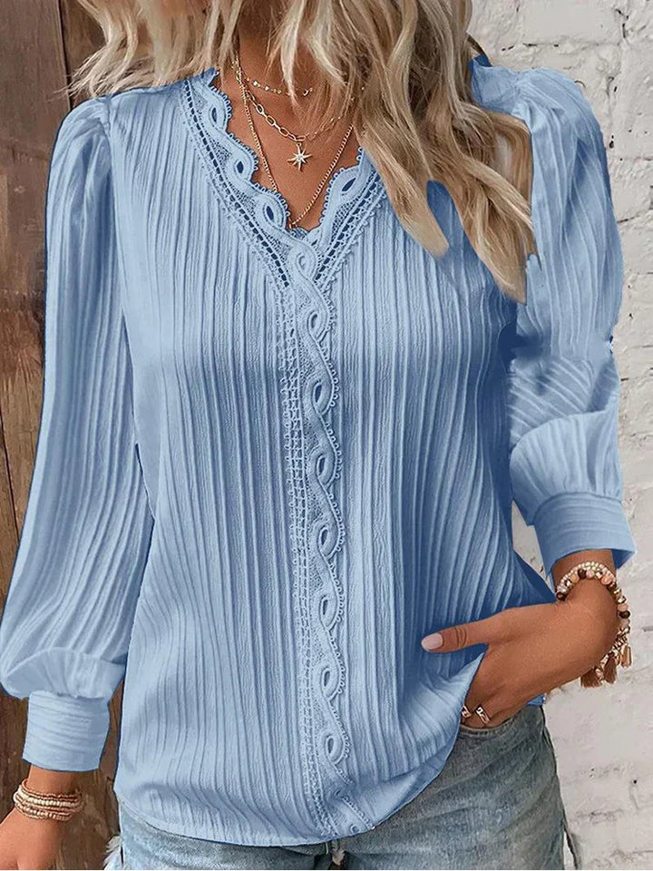 Daniela Paz | Blusa con encaje en el escote