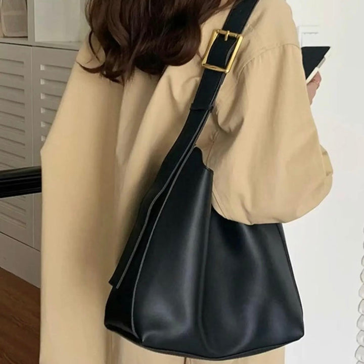 Carmen Rosa | Bolso de hombro con hebilla