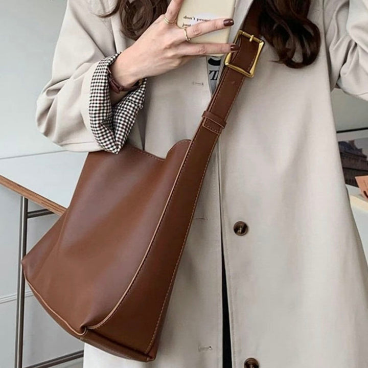 Carmen Rosa | Bolso de hombro con hebilla