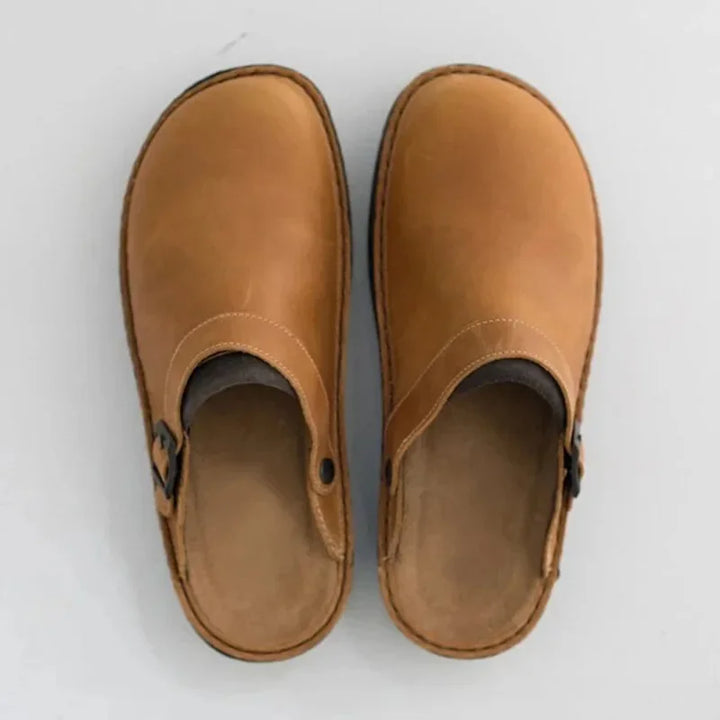 Mateo | Zuecos de cuero con hebilla para hombre