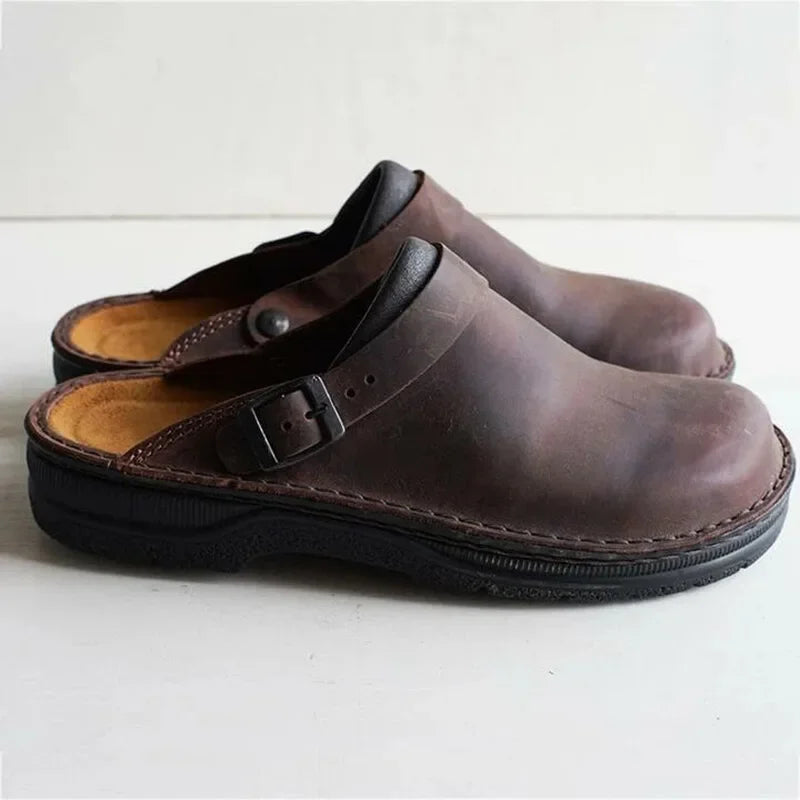 Mateo | Zuecos de cuero con hebilla para hombre