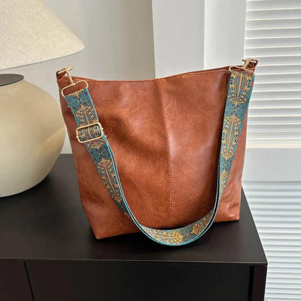 María Esther | Bolso tote con correa decorada