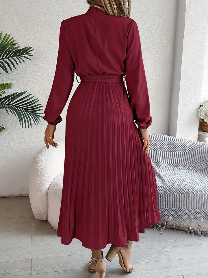 María Constanza | Vestido midi plisado con cinturón