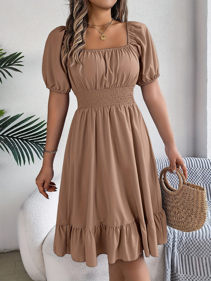 Petronila | Vestido a-line con escote cuadrado y ruedo con vuelo