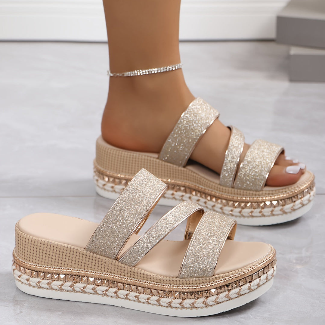 Quidel | Sandalia con plataforma brillante