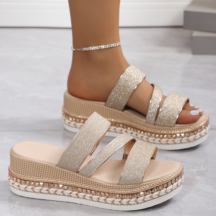 Quidel | Sandalia con plataforma brillante
