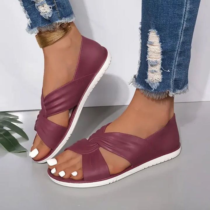 Belinda | Sandalias de tiras cruzadas con plantilla acolchada
