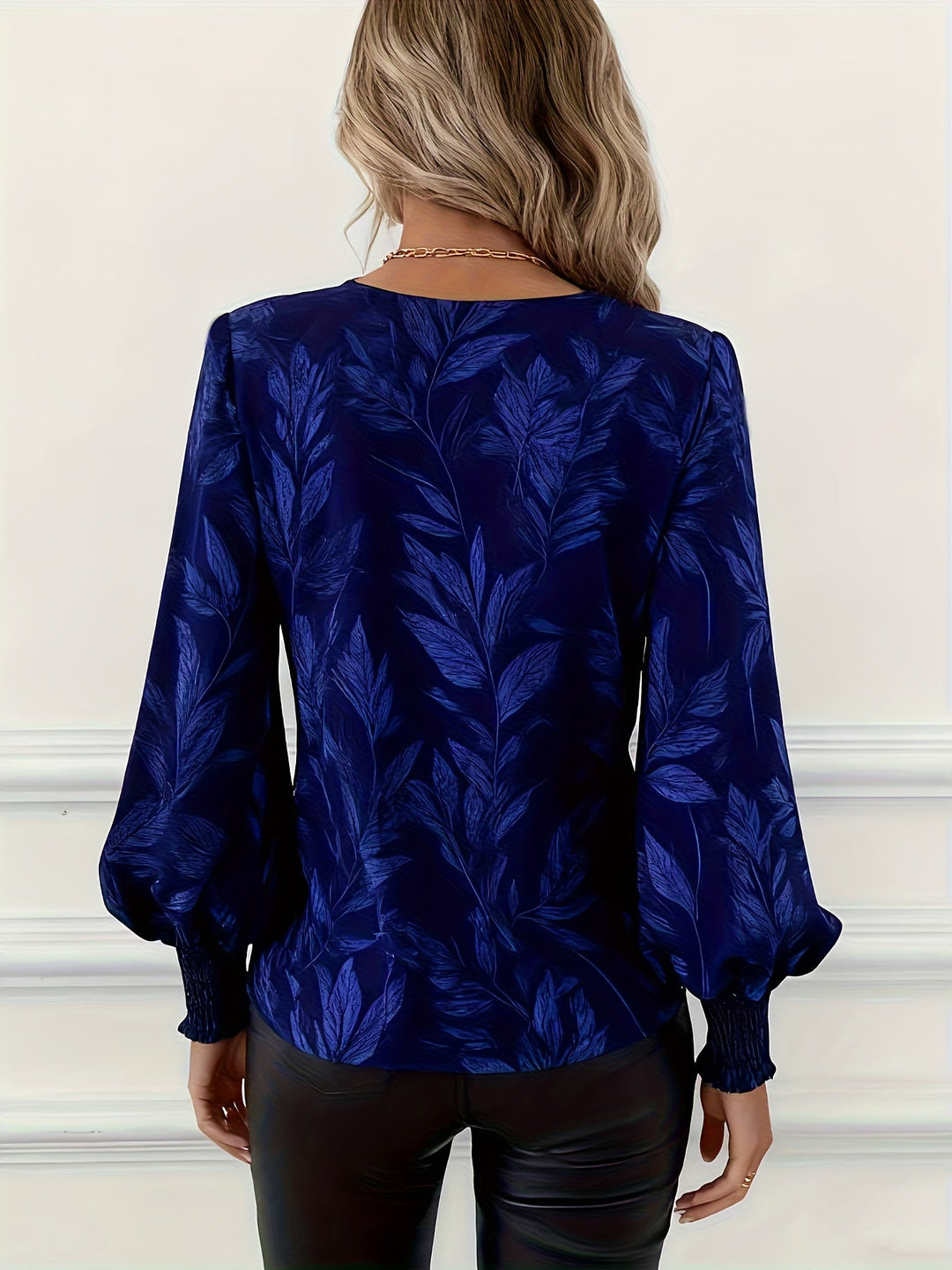 Magdalena | Blusa escote V con estampado de hojas
