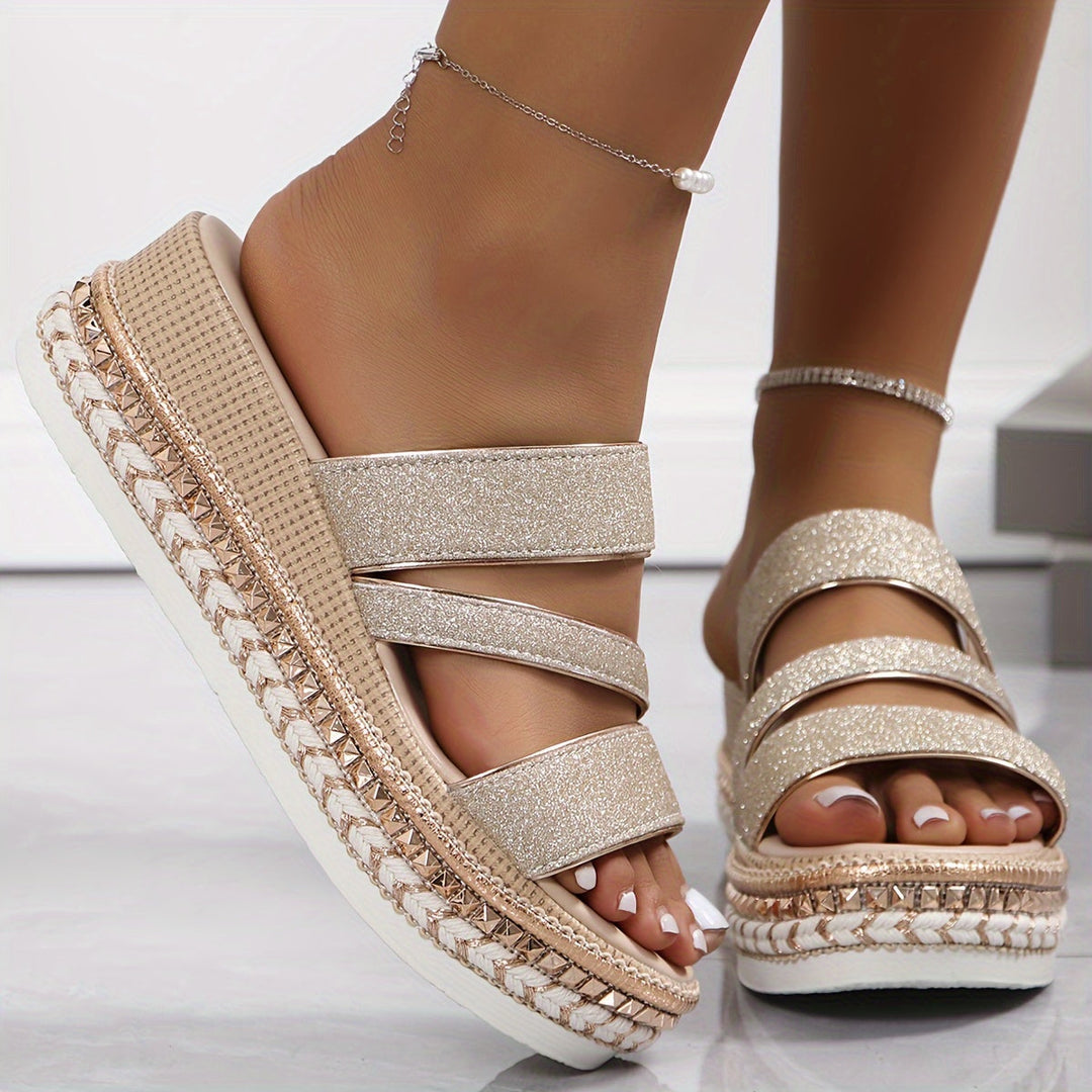 Quidel | Sandalia con plataforma brillante