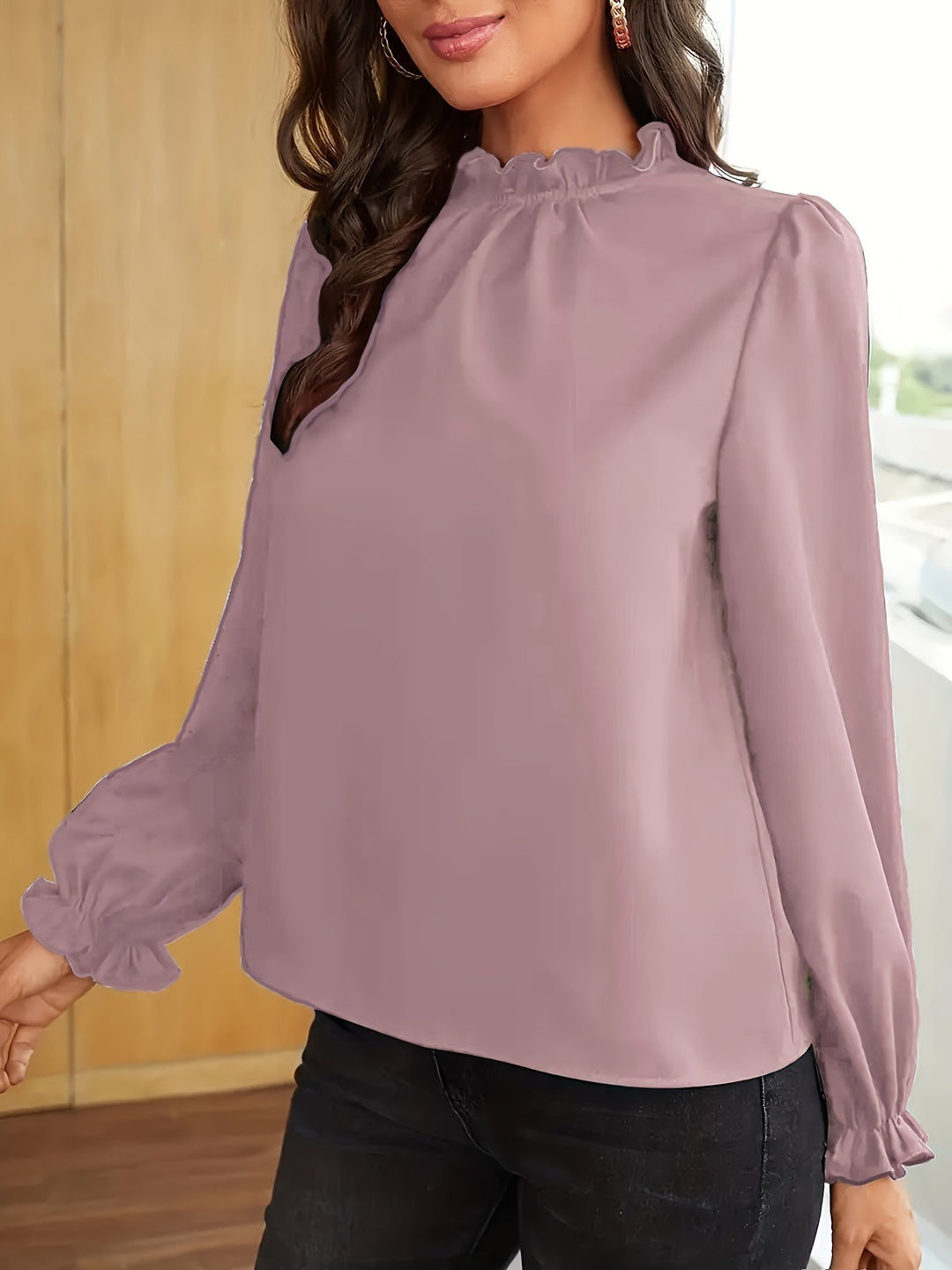Melanie | Blusa de cuello alto con volantes y mangas abullonadas
