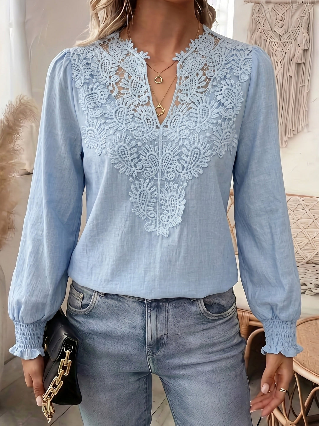 Antonieta | Blusa escote V con calado