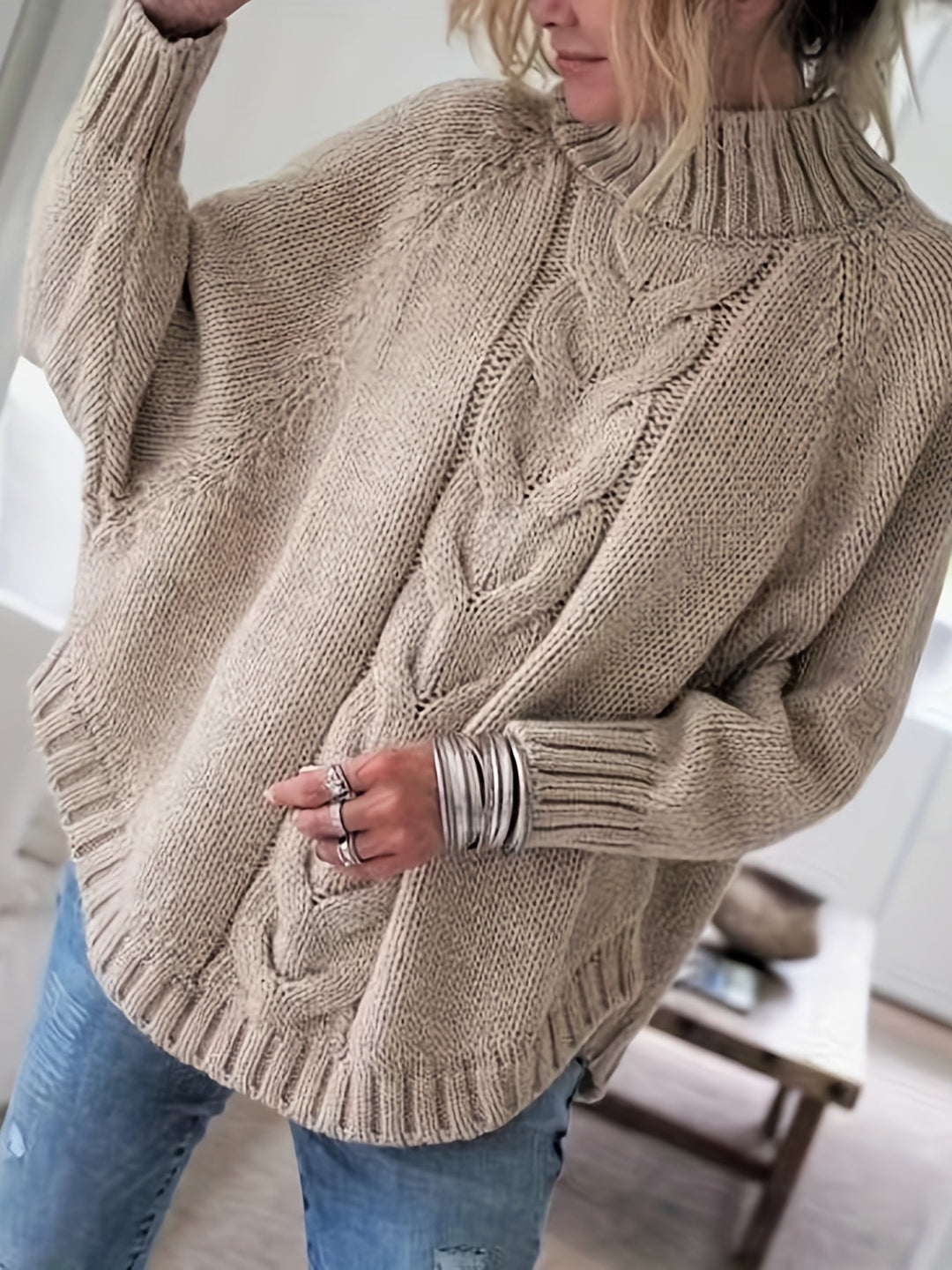 Eugenia | Sweater de punto trenzado con cuello alto