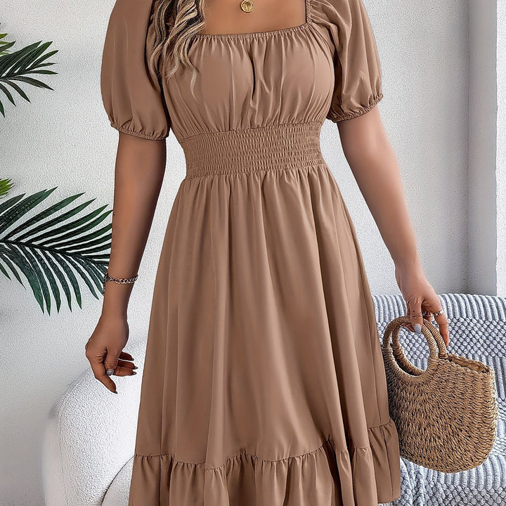 Petronila | Vestido a-line con escote cuadrado y ruedo con vuelo