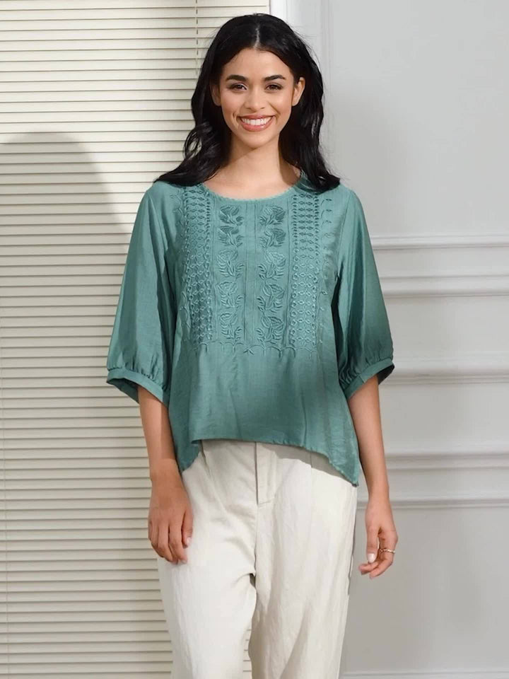 María Nieves | Blusa bordada cuello redondo