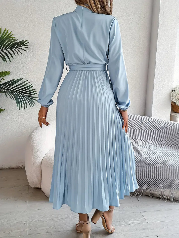 María Constanza | Vestido midi plisado con cinturón