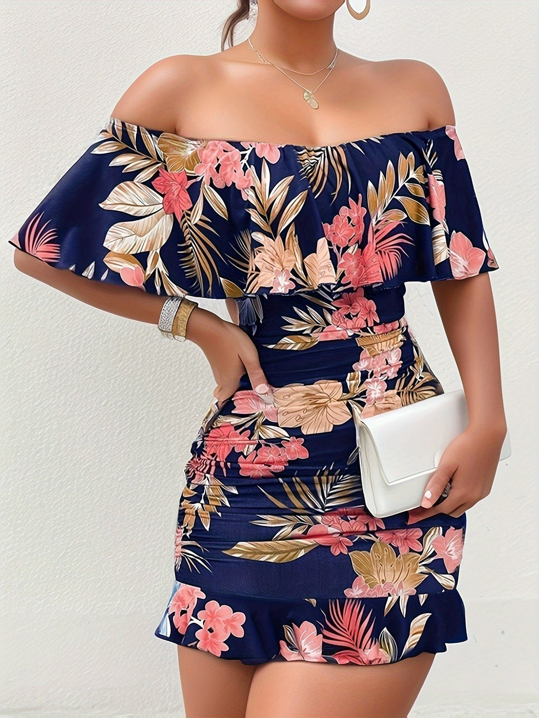 Danna | Vestido corto off shoulder con vuelo