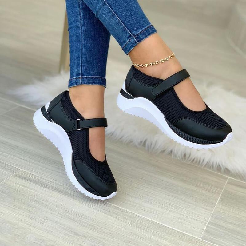 Elcira | Zapatillas con correa ajustable