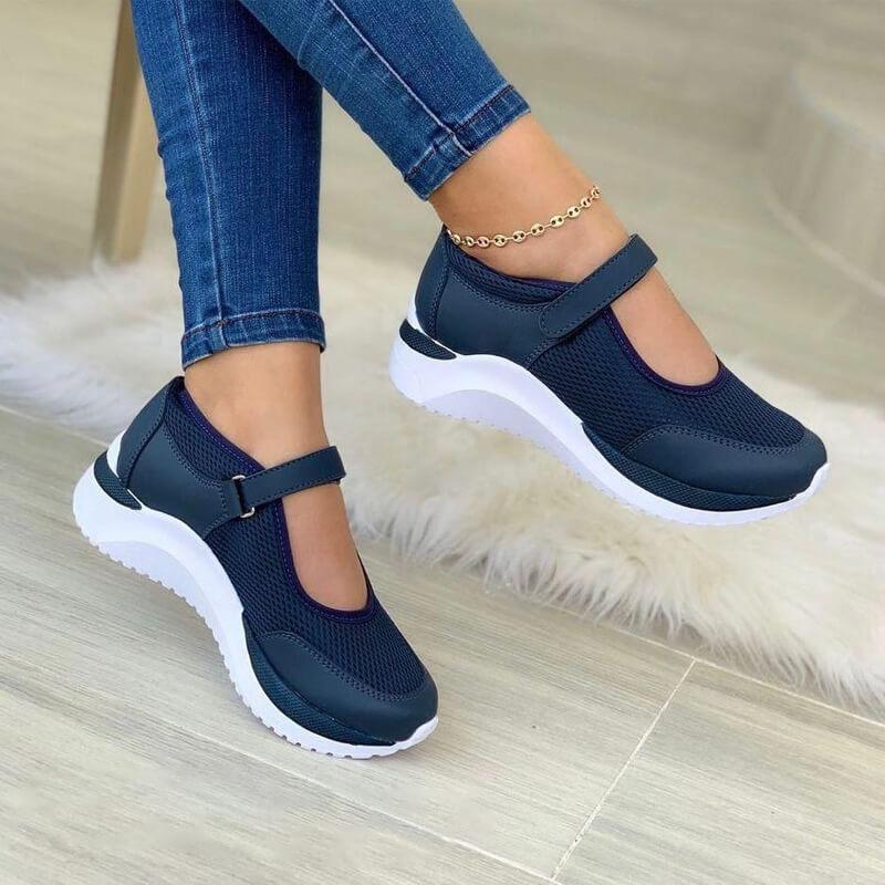 Elcira | Zapatillas con correa ajustable